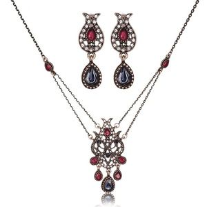 🆕 Necklace and earrings